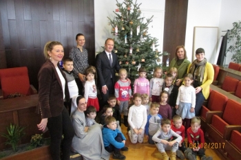 Vrtićanci okitili jelku u Gradskoj vijećnici